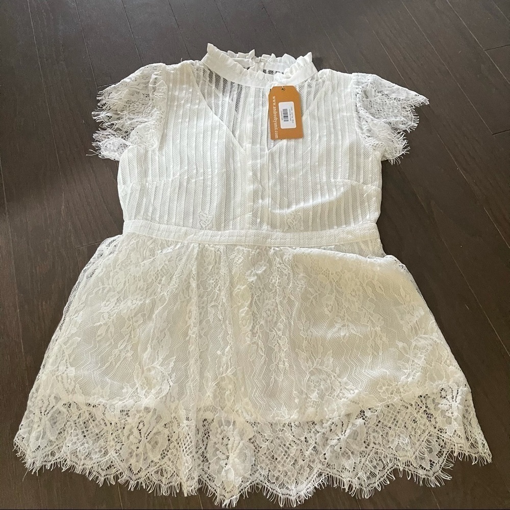 NWT Andre’e by Unit; gorgeous lace blouse
